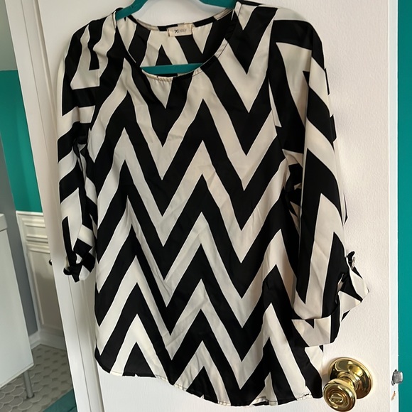 Everly Chevron Tunic - Picture 5 of 5
